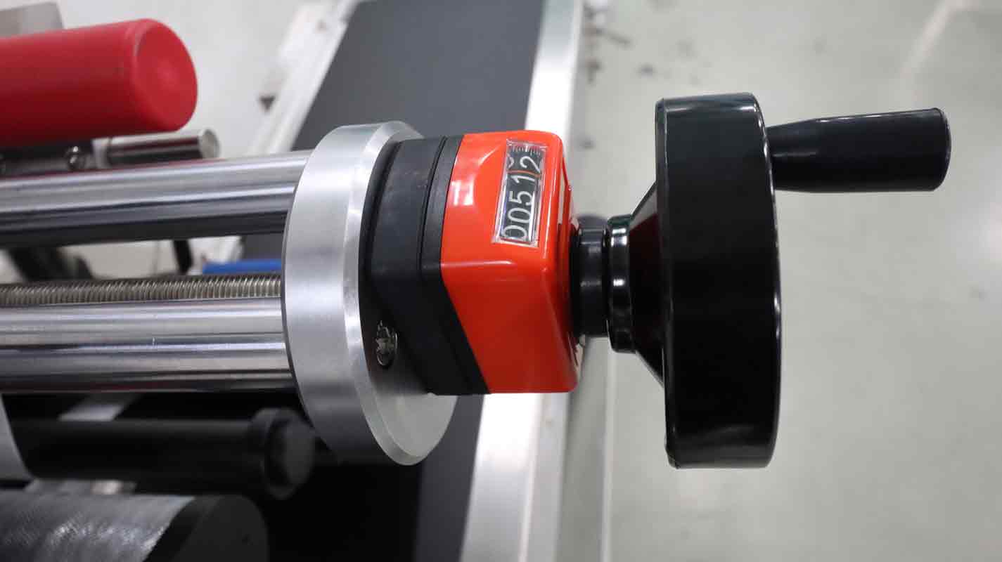 全自動(dòng)側(cè)面貼標(biāo)機(jī),貼標(biāo)機(jī),側(cè)面貼標(biāo)機(jī)