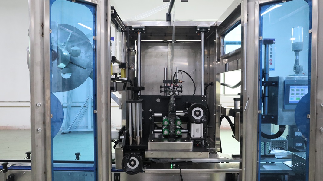 礦泉水瓶口套標機,瓶口套標機,全自動套標機生產廠家,佼佼者自動化