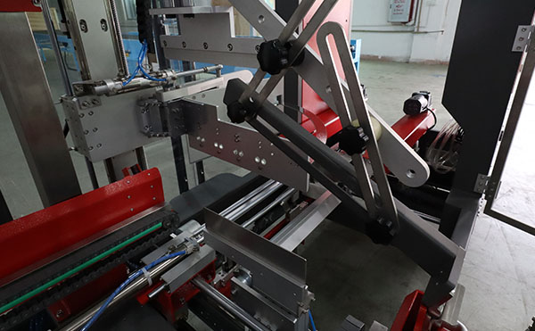 一字型自動(dòng)封箱機(jī),自動(dòng)封箱機(jī),佼佼者包裝機(jī)生產(chǎn)廠家