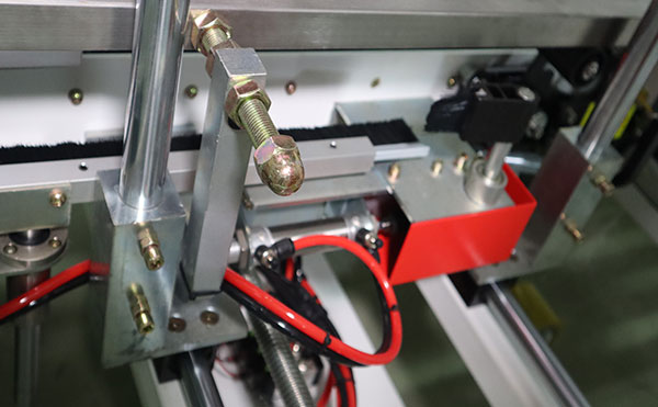 自動折蓋封箱機(jī),封箱機(jī),封箱機(jī)廠家，佼佼者自動化